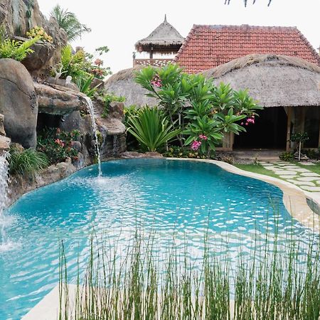 Puri Samaira Villa Tanjung  Bagian luar foto
